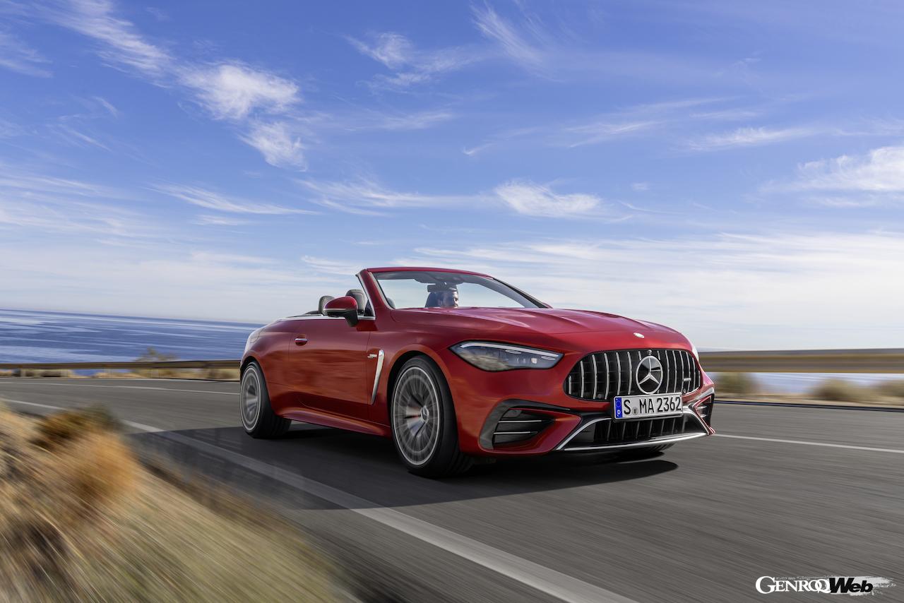 4シーターオープンスポーツ「メルセデス AMG CLE 53 4MATIC+ カブリオレ」の走行シーン。