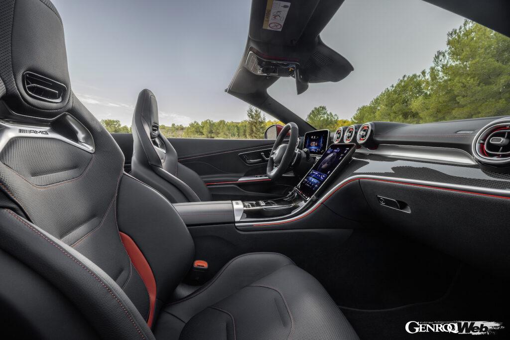 4シーターオープンスポーツ「メルセデス AMG CLE 53 4MATIC+ カブリオレ」のインテリア。