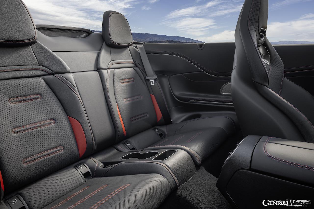 4シーターオープンスポーツ「メルセデス AMG CLE 53 4MATIC+ カブリオレ」のインテリア。