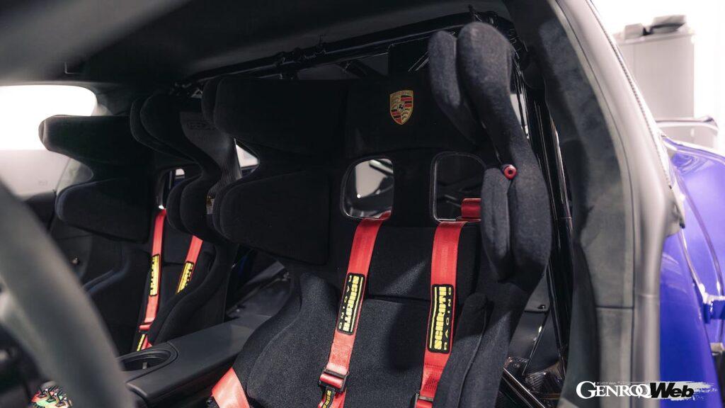 「ポルシェ タイカン ターボ GT セーフティカー」のコクピット。