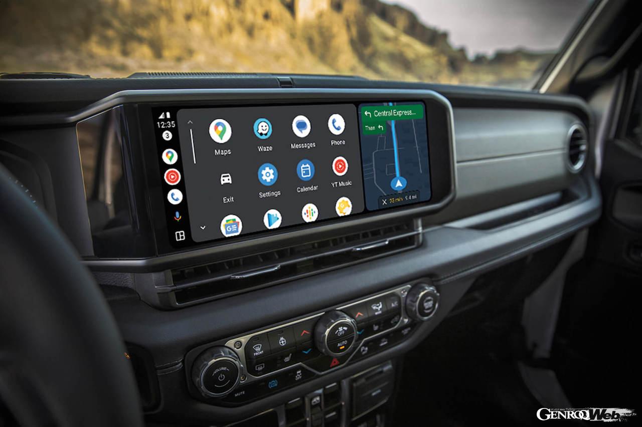 インテリアには、第5世代「Uconnect5」システムが導入された、新12.3インチ・タッチスクリーンが全グレードに標準装備される。