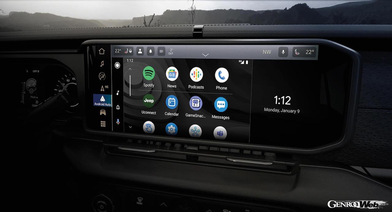 インテリアには、第5世代「Uconnect5」システムが導入された、新12.3インチ・タッチスクリーンが全グレードに標準装備される。