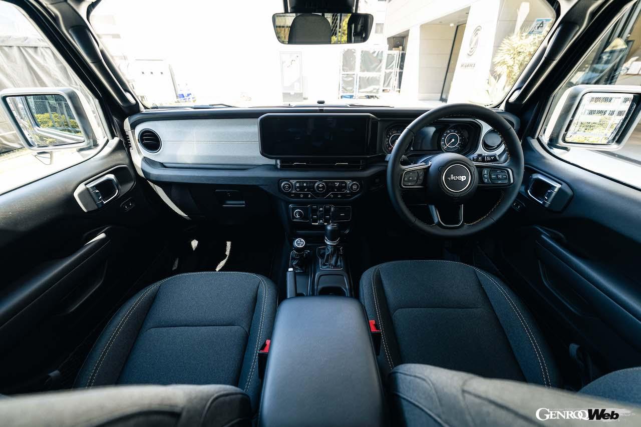 エクステリアを刷新した「ジープ ラングラー」改良新型のインテリア。