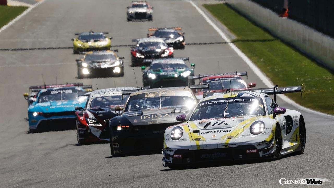 ハイパーポールでのアクシデントから、マシンを修復し、2位表彰台を獲得した、マンタイ・ピュアレクシングの911 GT3 R 92号車。