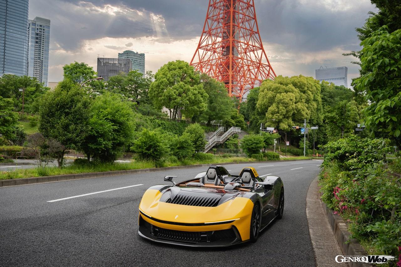 東京の街並みを疾走する、アウトモビリ・ピニンファリーナ B95。