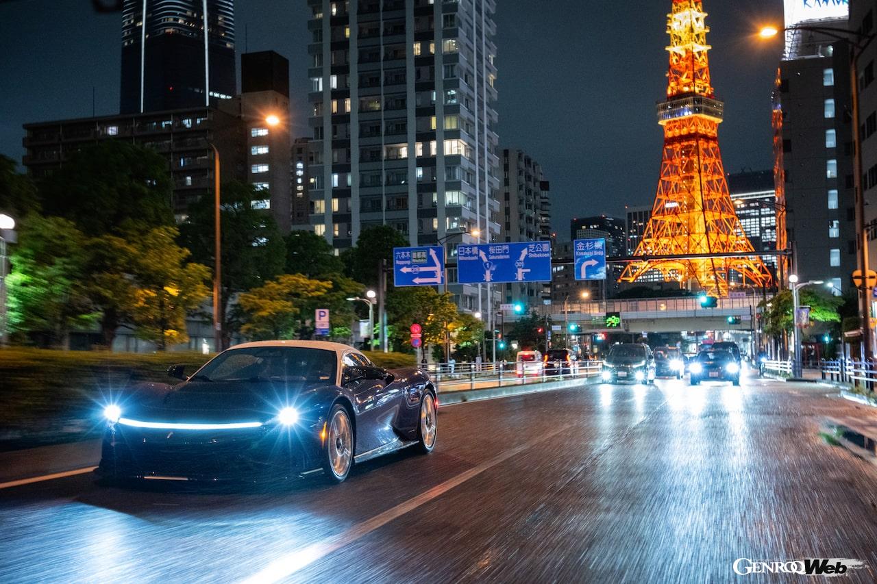 東京の街並みを疾走する、アウトモビリ・ピニンファリーナ バッティスタ チンクアンタチンクエ。