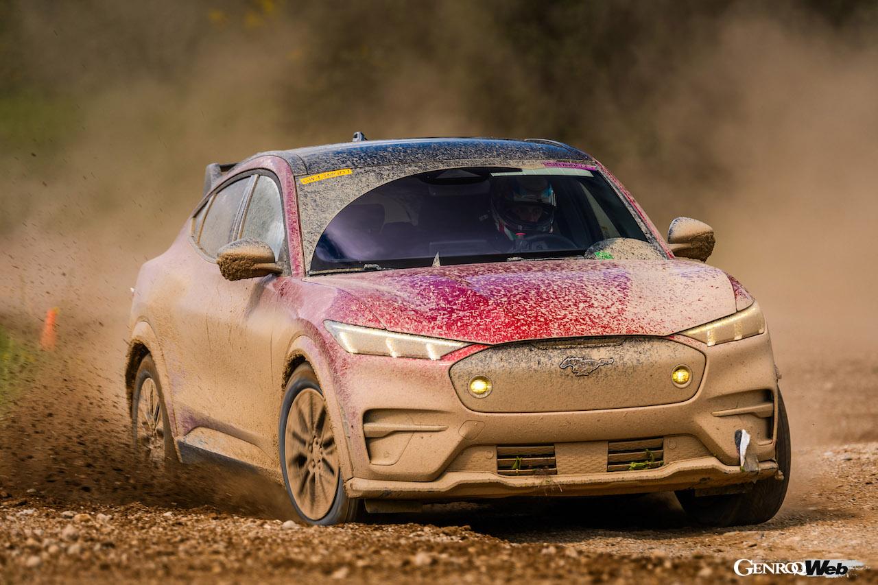 ミシガン・プルーヴィング・グラウンドで行われた、「フォード マスタング マッハ-E ラリー」のテスト。