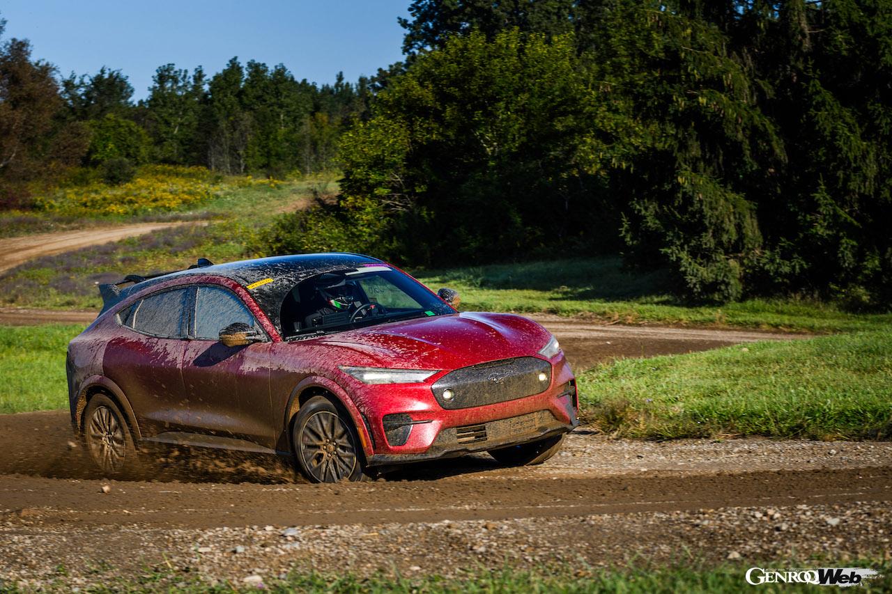 ミシガン・プルーヴィング・グラウンドで行われた、「フォード マスタング マッハ-E ラリー」のテスト。