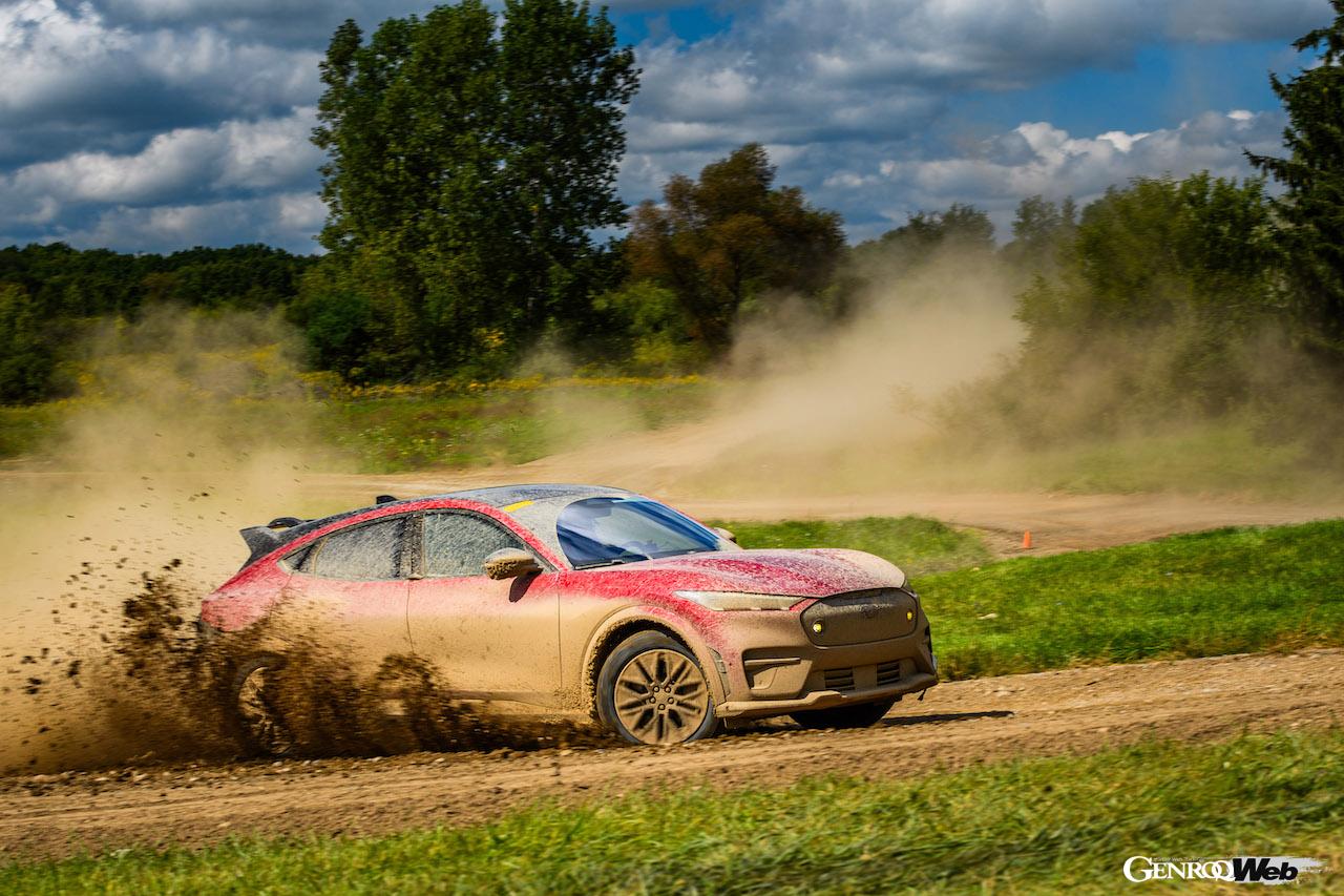 ミシガン・プルーヴィング・グラウンドで行われた、「フォード マスタング マッハ-E ラリー」のテスト。