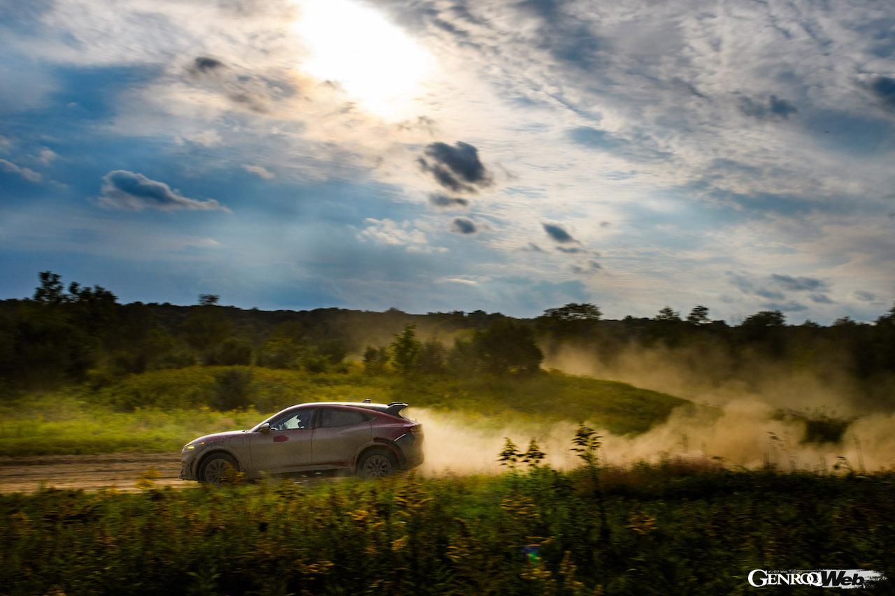 ミシガン・プルーヴィング・グラウンドで行われた、「フォード マスタング マッハ-E ラリー」のテスト。