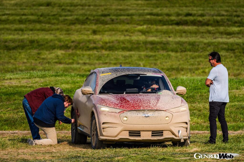 ミシガン・プルーヴィング・グラウンドで行われた、「フォード マスタング マッハ-E ラリー」のテスト。