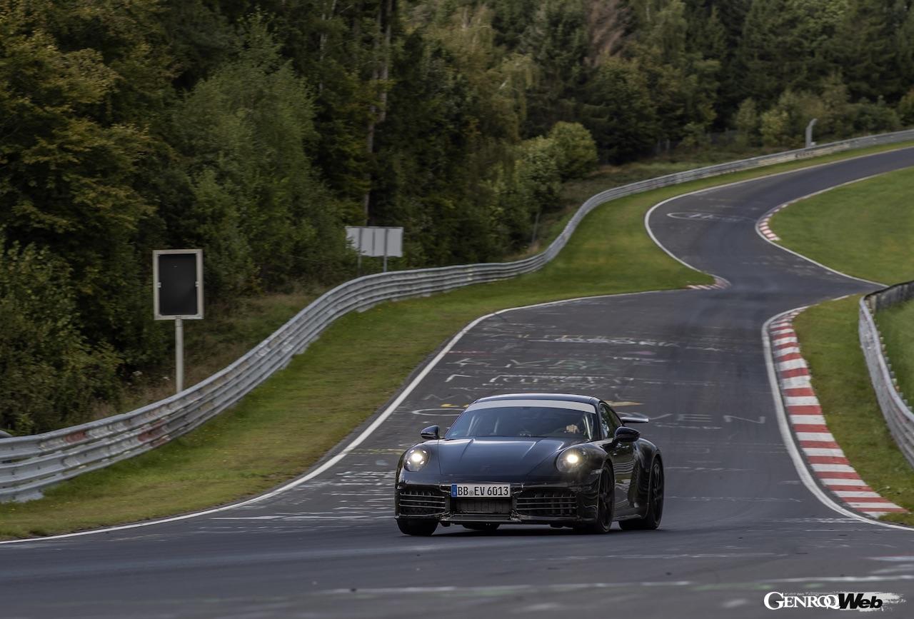 ハイブリッドパワートレインを初めて搭載した911が、5月28日にデジタルワールドプレミアされる。