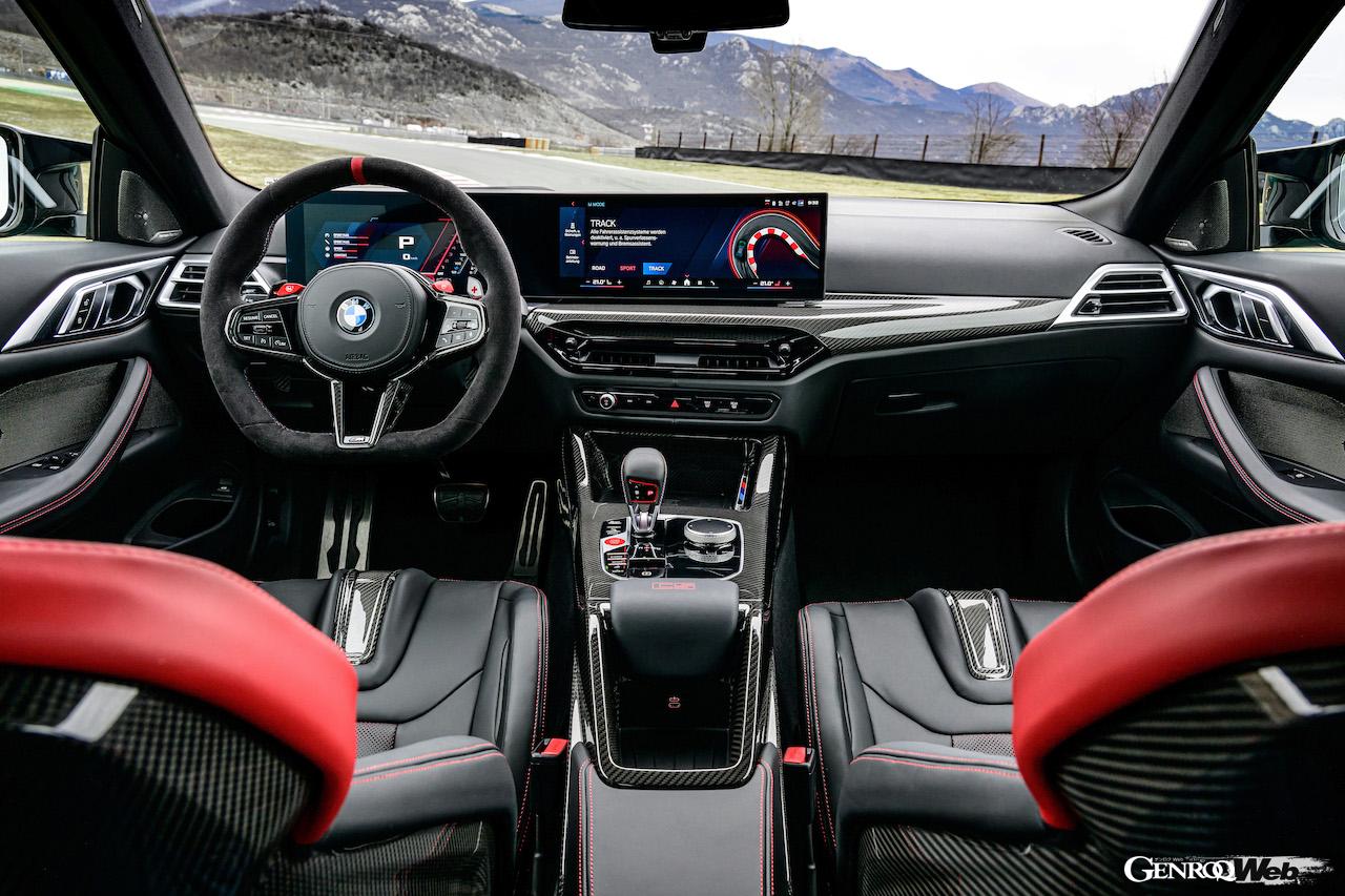 専用チューンが施された「BMW M4 CS」のコクピット。