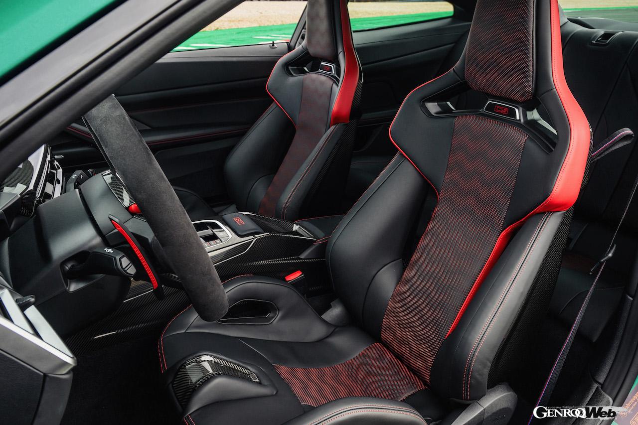 専用チューンが施された「BMW M4 CS」のコクピット。