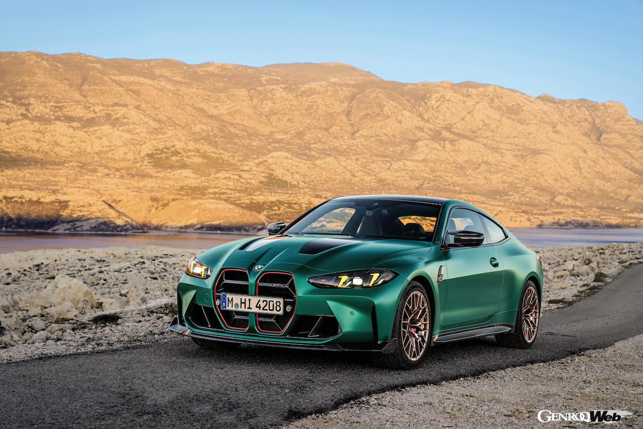 専用チューンが施された「BMW M4 CS」の走行シーン。
