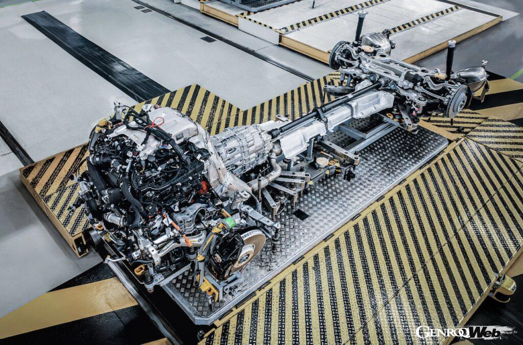 4代目コンチネンタル GTは、完全新規開発されたV8ベースのPHEV「ウルトラ・パフォーマンス・ハイブリッド」が初搭載される。