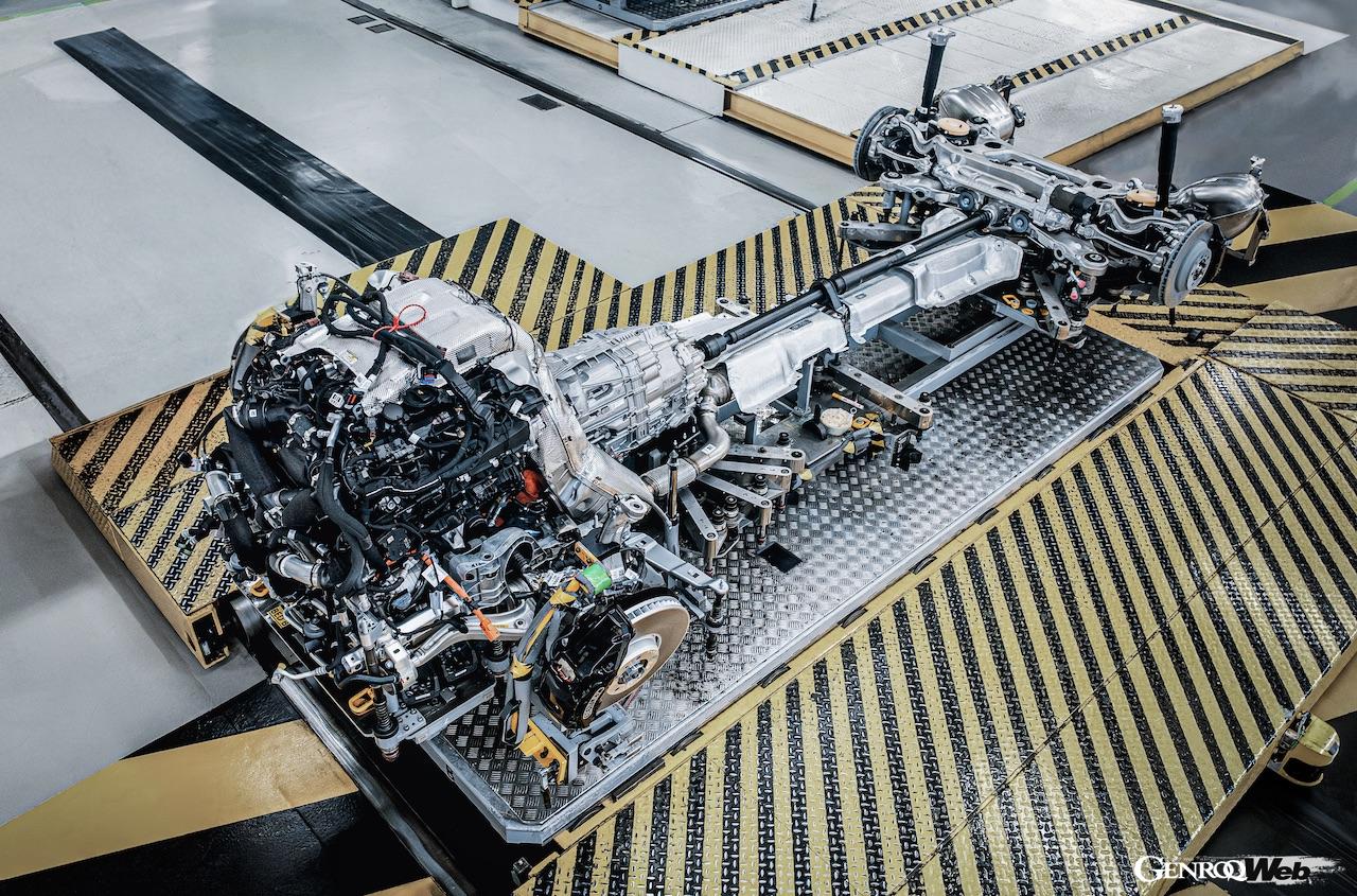 4代目コンチネンタル GTは、完全新規開発されたV8ベースのPHEV「ウルトラ・パフォーマンス・ハイブリッド」が初搭載される。