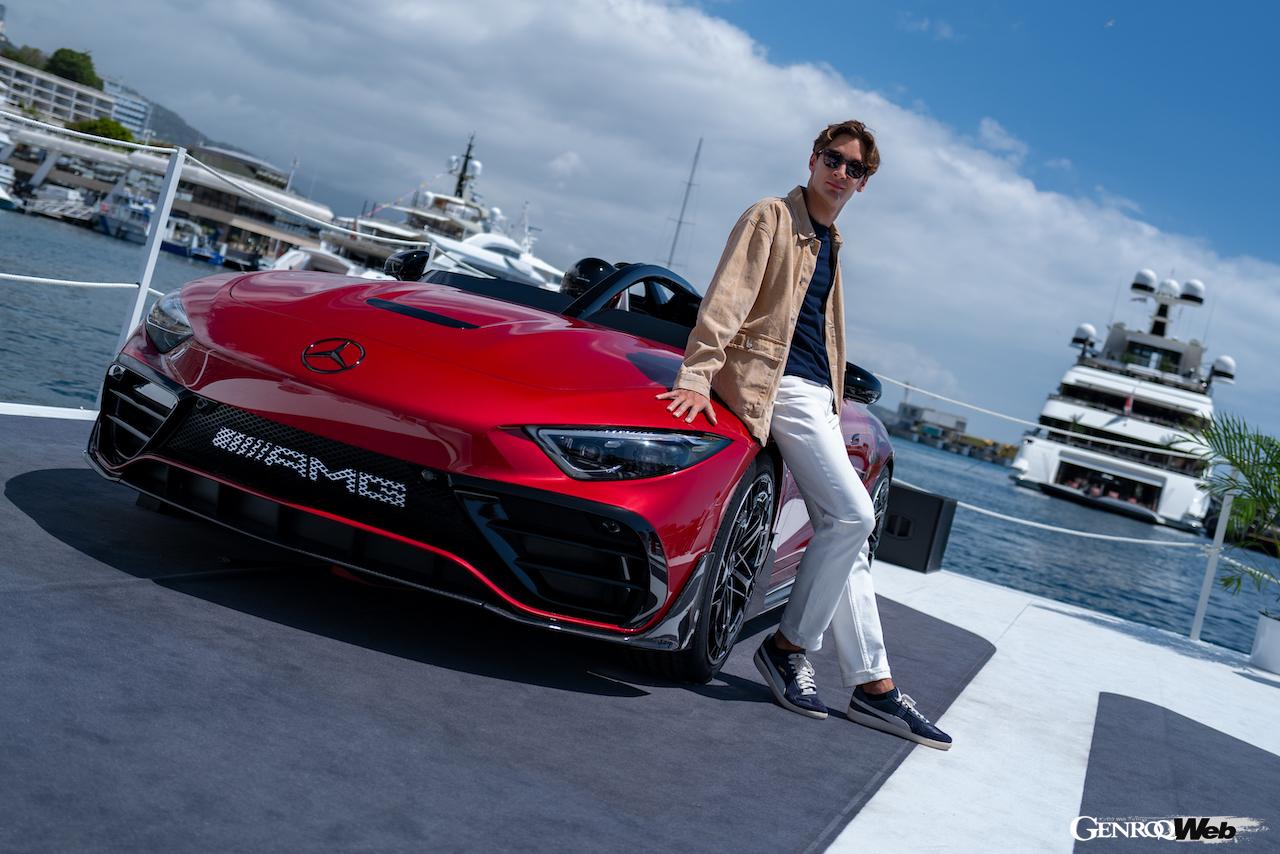 モナコのヨットハーバーで行われた「コンセプト メルセデス AMG ピュアスピード」のワールドプレミアイベントには、F1ドライバーのルイス・ハミルトンとジョージ・ラッセルが参加した。