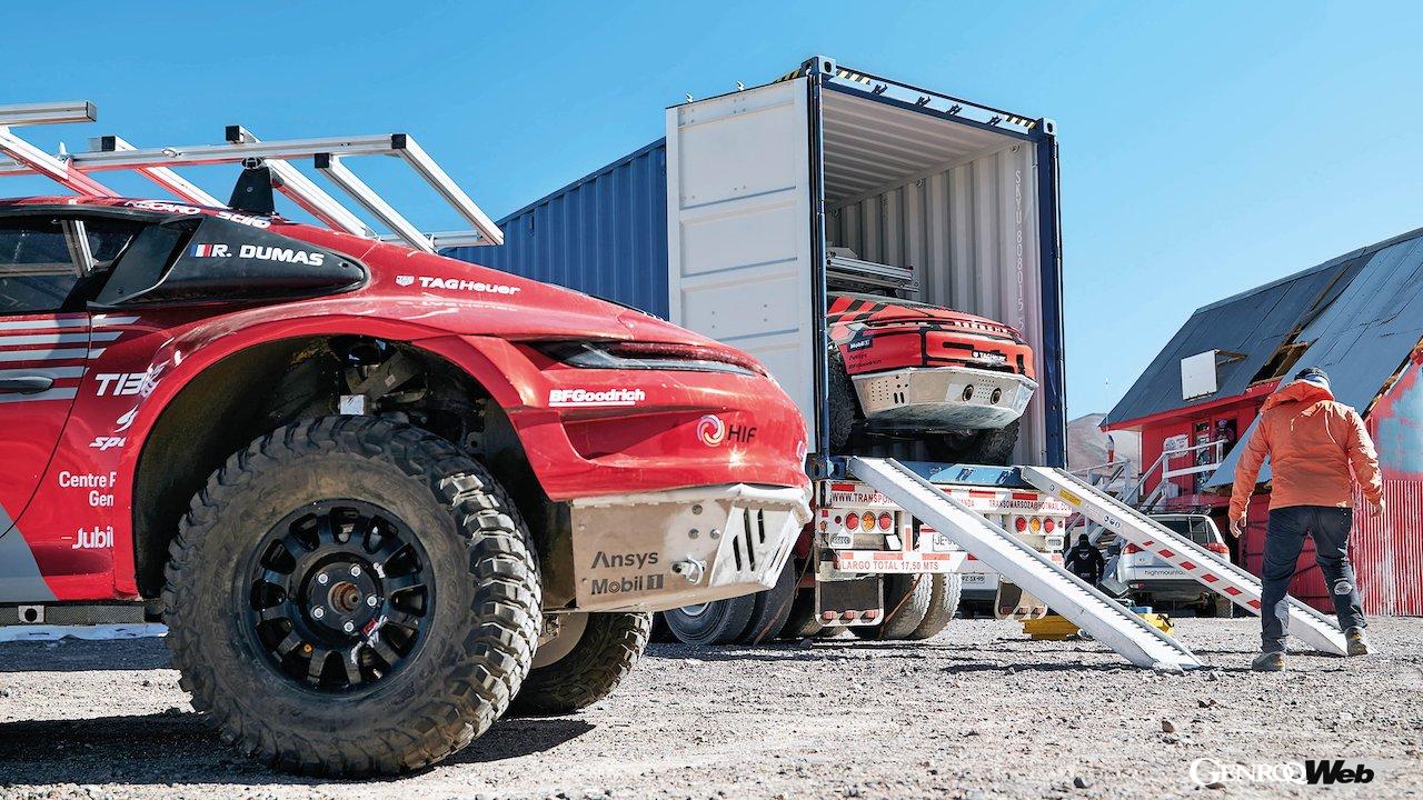 3回目のチャレンジで、自動車による標高世界新記録「6734m」を達成したポルシェ 911。