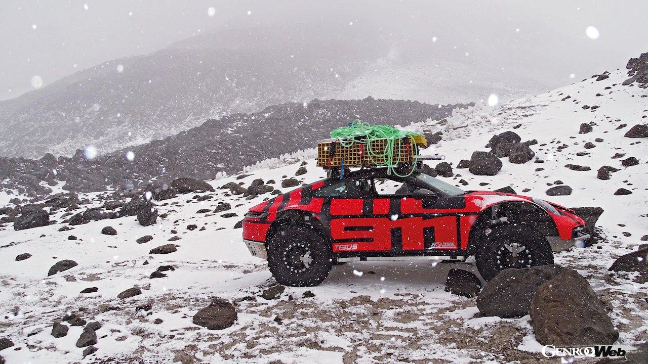 3回目のチャレンジで、自動車による標高世界新記録「6734m」を達成したポルシェ 911。