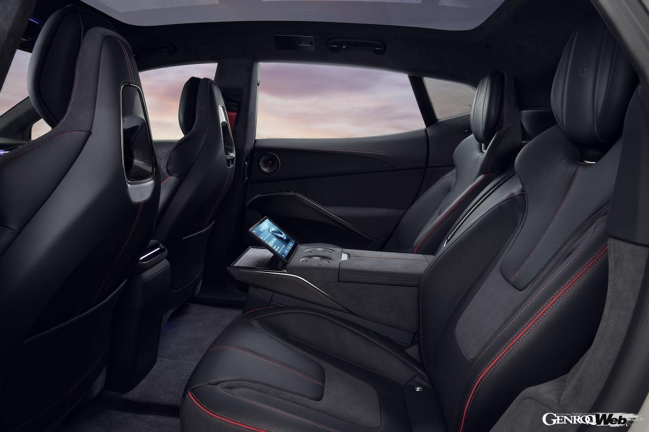 フル電動ハイパーSUV「ロータス エレトレ」のインテリア。