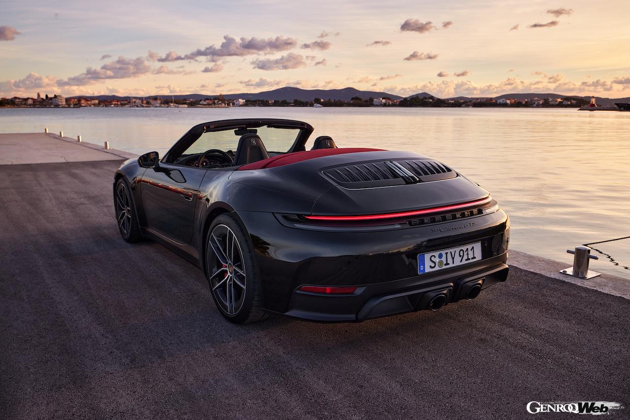 ハイブリッドパワートレインを搭載する、新型「ポルシェ 911 GTS カブリオレ」のエクステリア。