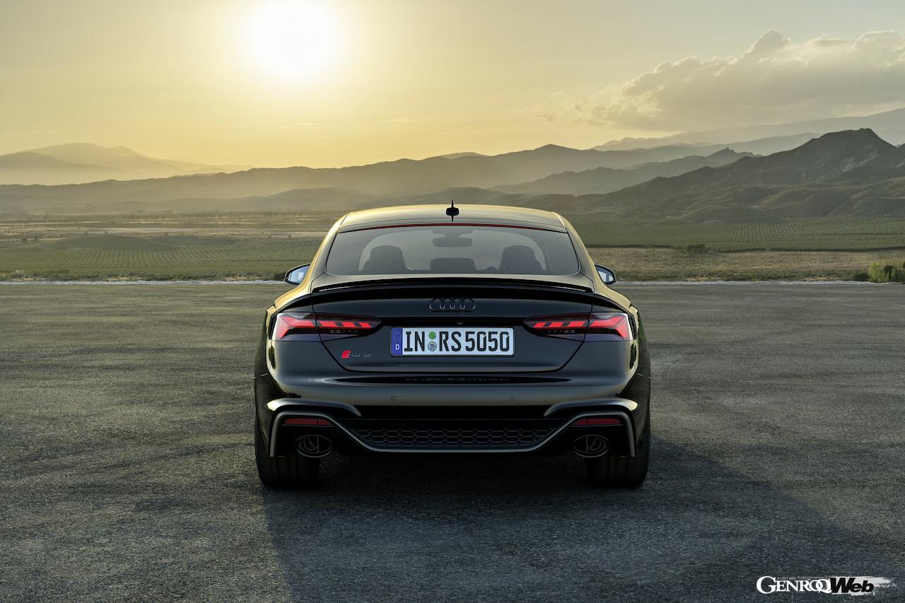 「RS 5 スポーツバック パフォーマンス エディション」のエクステリア。