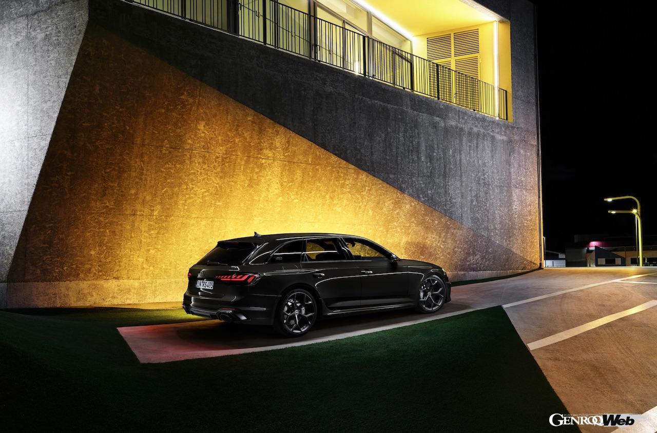 「アウディ RS 4 アバント エディション 25 イヤーズ」のエクステリア。