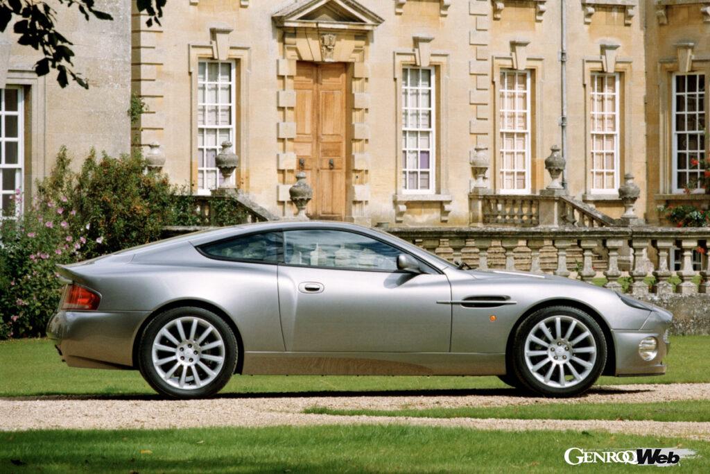 イアン・カラムがデザインしたマッシブなボディ。