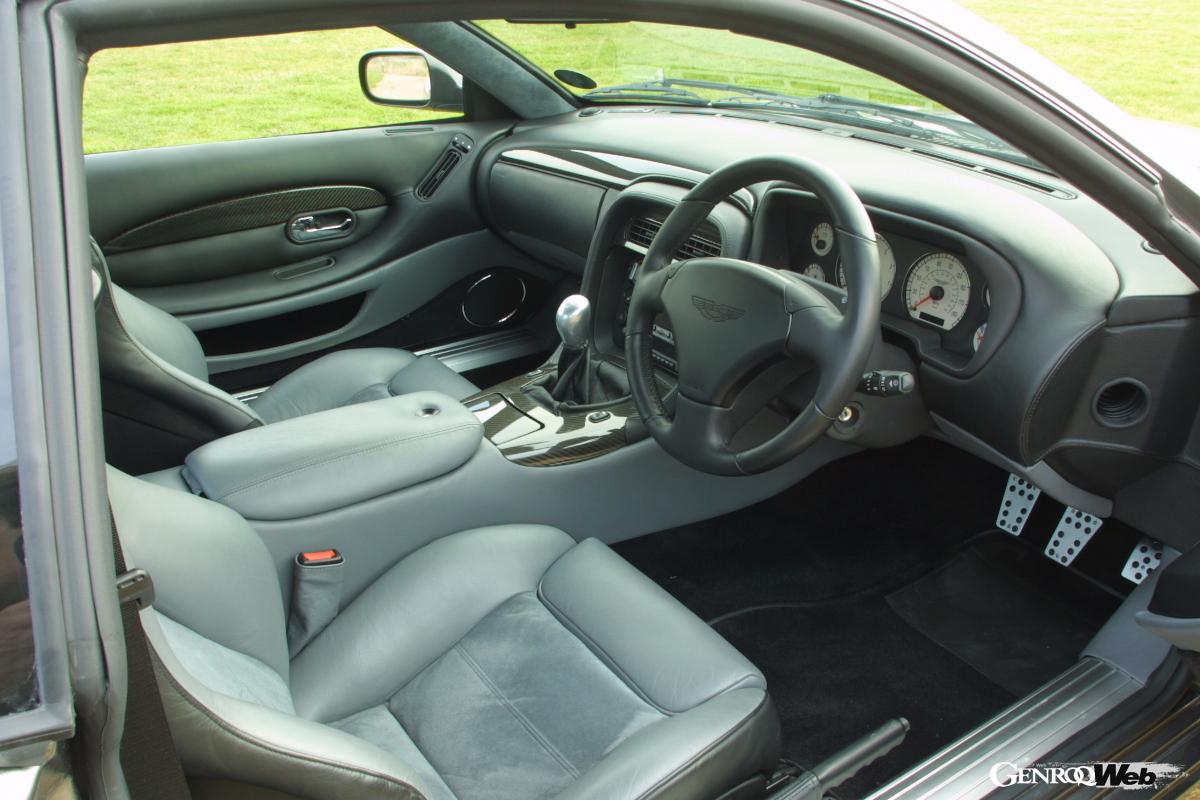 2002年、排気量はそのままに最高出力を441PSへとアップし、サスペンション、ブレーキなどを強化し、エアロダイナミクスにも手を加えた「DB7GT」。