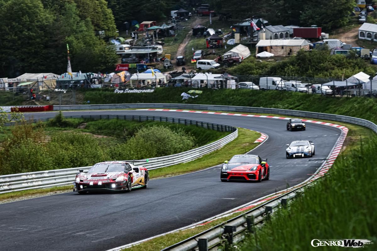 昨年23万5000人ものファンが集った一大フェスティバル「ニュルブルクリンク24時間レース」。今年は130台ものマシンがエントリーした。