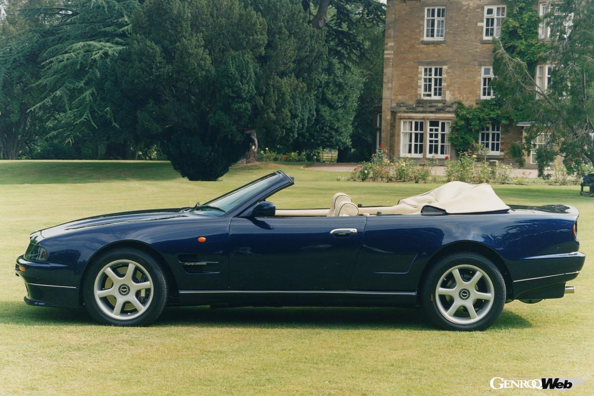 「ポルシェ タイカン ターボ GT セーフティカー」のエクステリア。