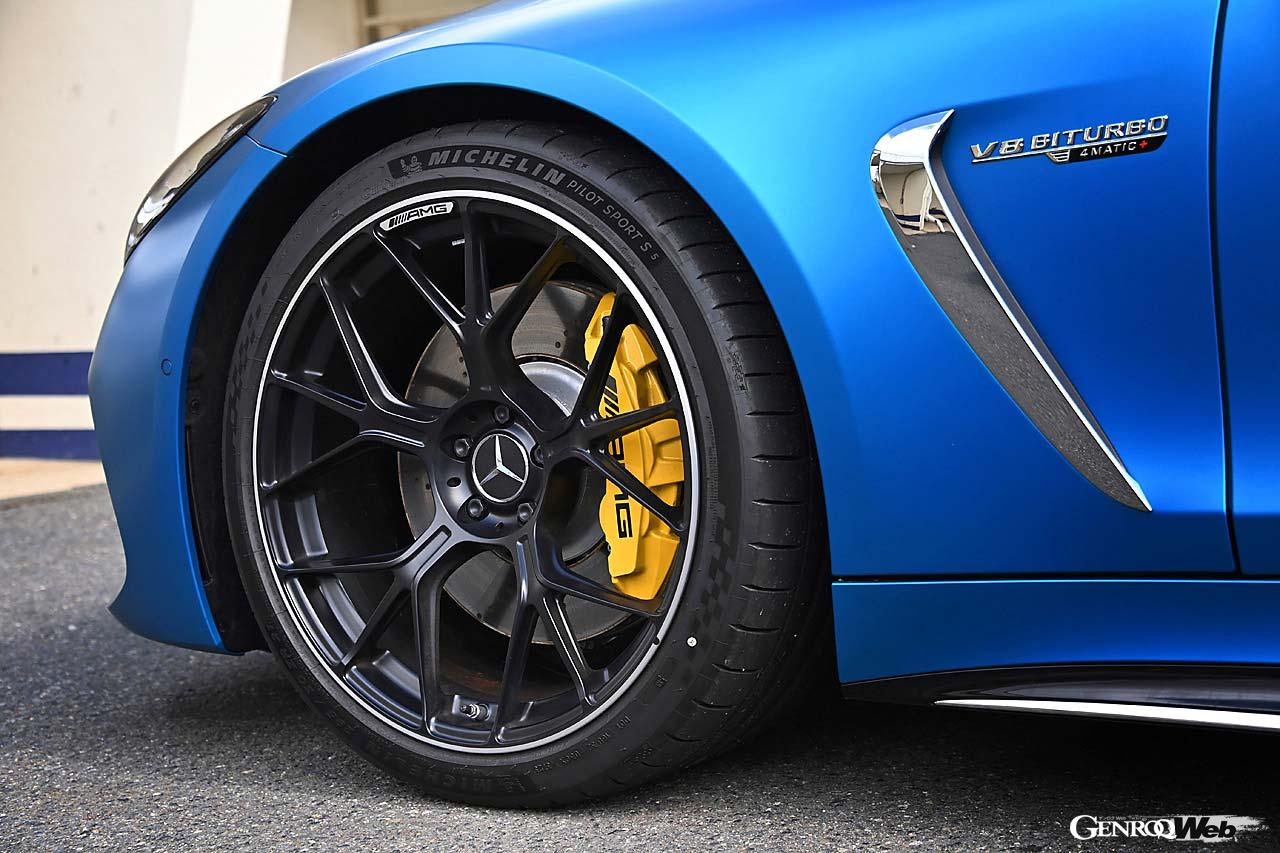 試乗車はミシュラン・パイロットスポーツS5を装着していた。ブレーキはフロント6ポット、リヤ1ポットで、ローターはスチール製だった。