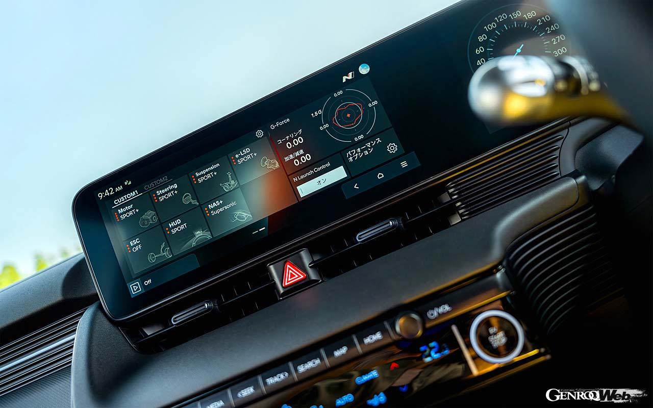 ステアリング右スポーク上に備わる赤いスイッチがNグリンブースト（NGB）だ。そのほかカスタマイズの範囲は広い。じっくり乗って楽しめる機能が多数備わる。