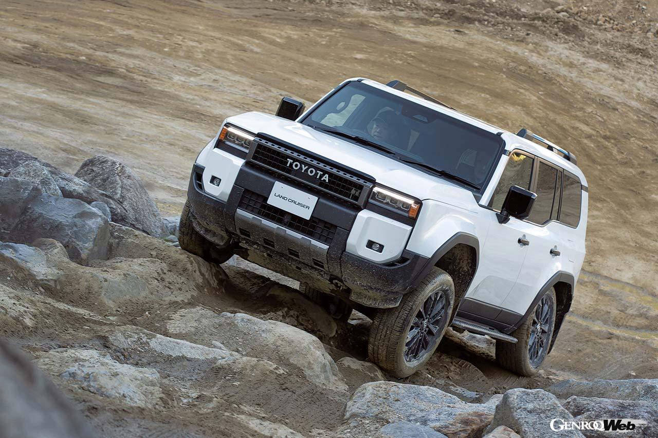 ランドクルーザーシリーズの中核モデルとして快適性と悪路走破性を両立させたのが250だ。300シリーズ同様に強固なGA-Fプラットフォームを採用しながらも、快適性を上げるためシリーズ唯一電動パワステを採用している。モダンで瀟洒なデザインと走りの快適性、これは大ヒット間違いなしだ。