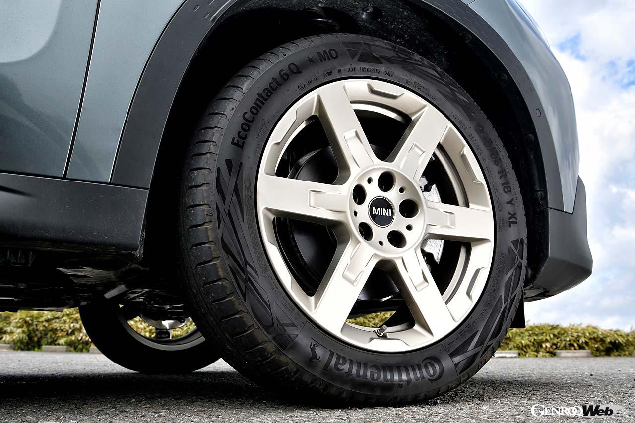 タイヤ&ホイールの選択肢は幅広く、17~20インチが用意される。S ALL4は18インチ、JCWは20インチが標準となる。