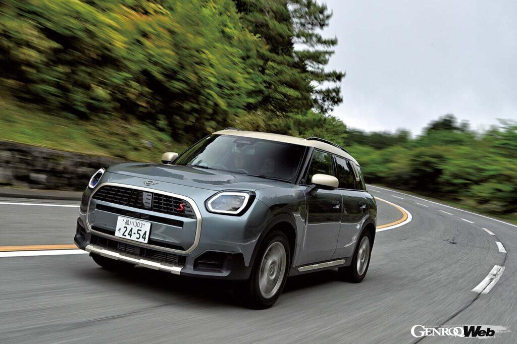 従来、ミニの「S」といえばそれなりに尖ったスポーティモデルだったが、新型では高級感すら感じさせる乗り味に。位置付けが変わった?