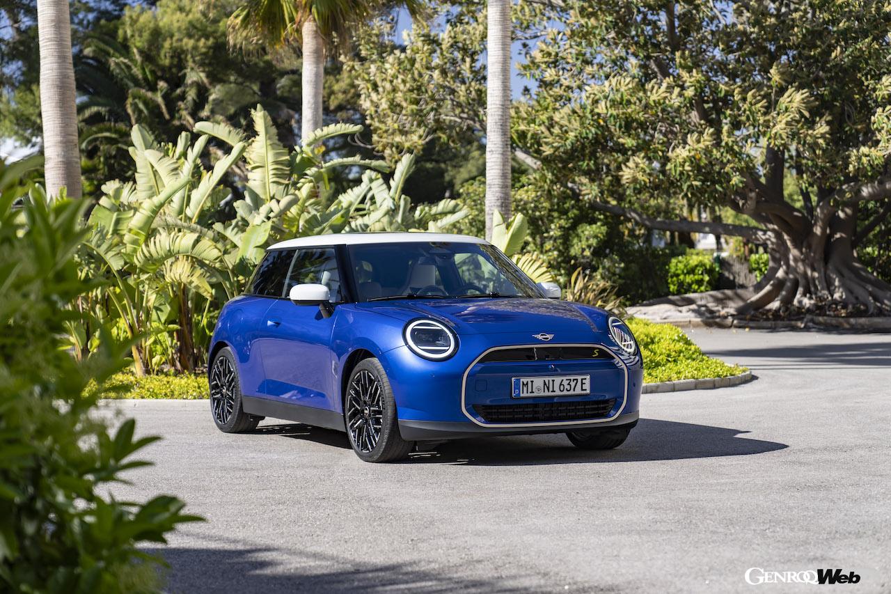 「フェイバード トリム」を装着したMINI クーパー SEのエクステリア。