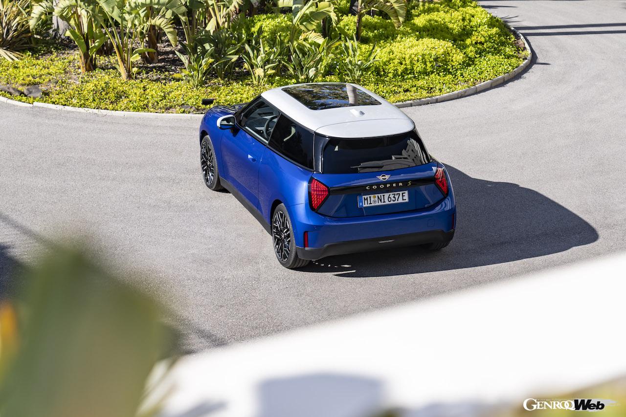 「フェイバード トリム」を装着したMINI クーパー SEのエクステリア。
