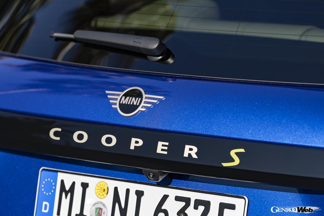 「フェイバード トリム」を装着したMINI クーパー SEのエクステリア。