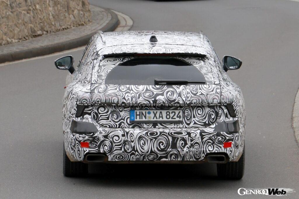 高性能モデルは「ポルシェ パナメーラ」と同じパワートレインを載せてデビューするようだ。