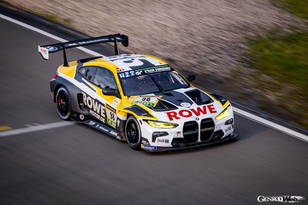 ニュルブルクリンク24時間レースの予選トップセッションにおいて21番手に終わった、ROWEレーシングの98号車。