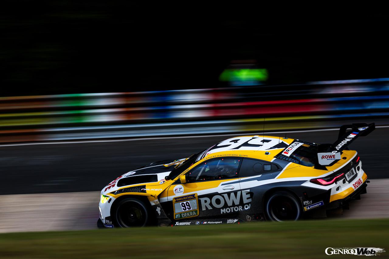 ニュルブルクリンク24時間レースの予選トップセッションで、7番グリッドを獲得した、ROWEレーシングの99号車。