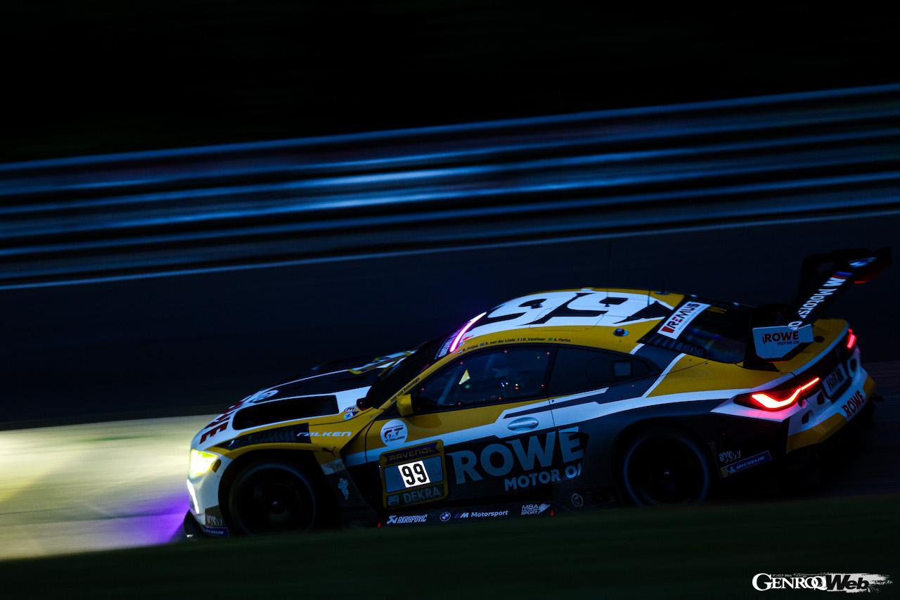 ニュルブルクリンク24時間レースの予選トップセッションで、7番グリッドを獲得した、ROWEレーシングの99号車。