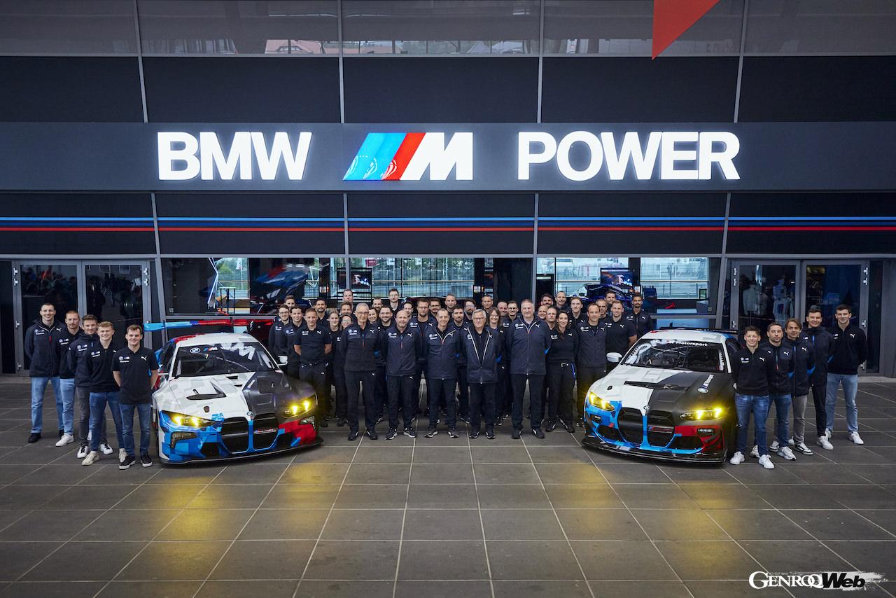 レース前にアンベールされた「BMW M4 GT3 エボ」と「BMW M4 GT4 エボ」。