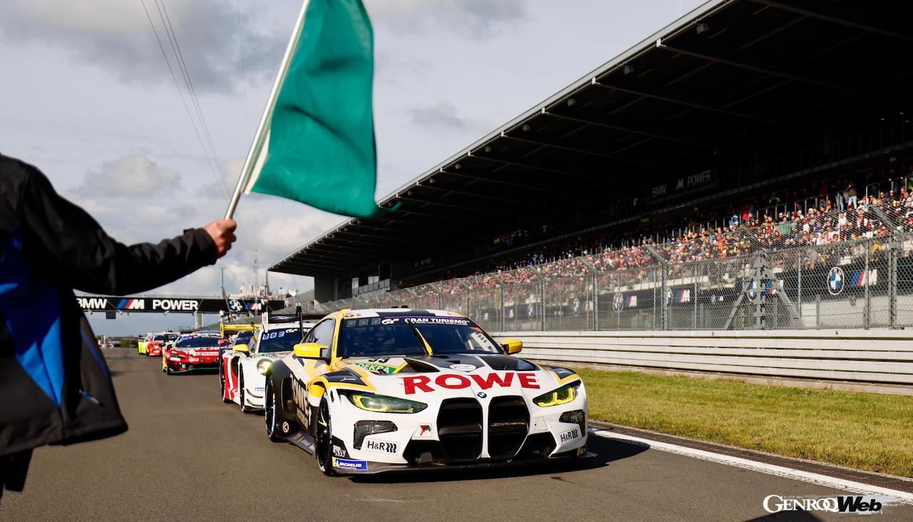 ニュルブルクリンク24時間レースの予選トップセッションで、7番グリッドを獲得した、ROWEレーシングの99号車。
