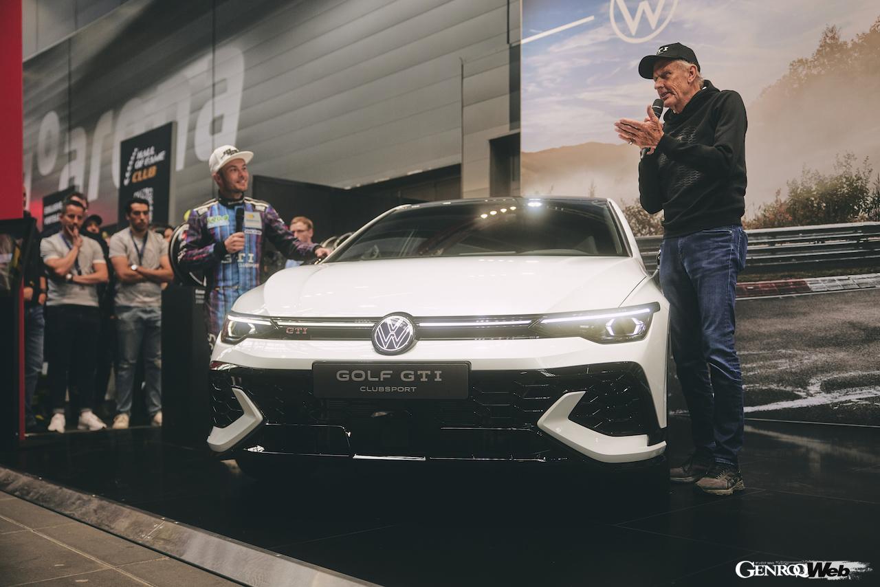 ニュルブルクリンクのリング・ブルバードで行われた「ゴルフ GTI クラブスポーツ」のお披露目イベントでは、今回のレースに参戦するベニー・ロイヒターとハンス＝ヨアヒム・スタックによってアンベールが行われた。