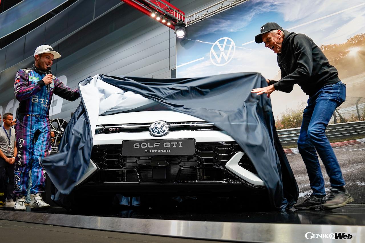 ニュルブルクリンクのリング・ブルバードで行われた「ゴルフ GTI クラブスポーツ」のお披露目イベントでは、今回のレースに参戦するベニー・ロイヒターとハンス＝ヨアヒム・スタックによってアンベールが行われた。
