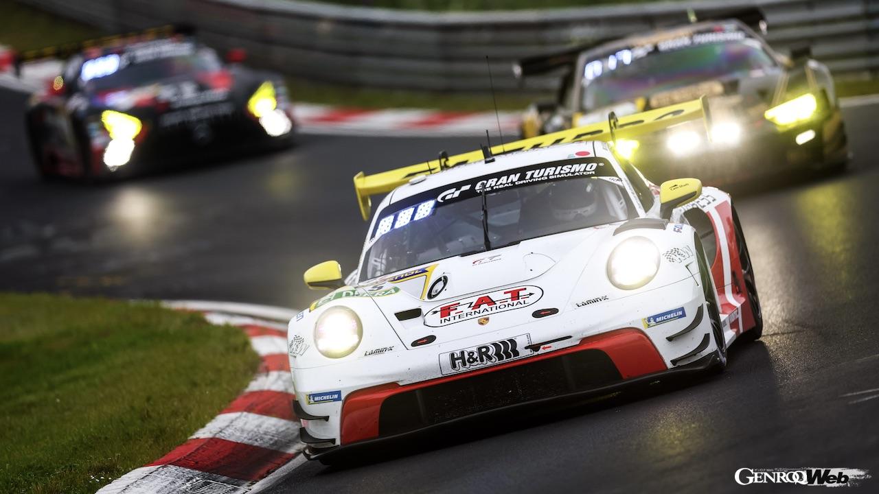 ニュルブルクリンク24時間の決勝は、24時間を走り切ることなく、濃霧によりレース終了を余儀なくされた。