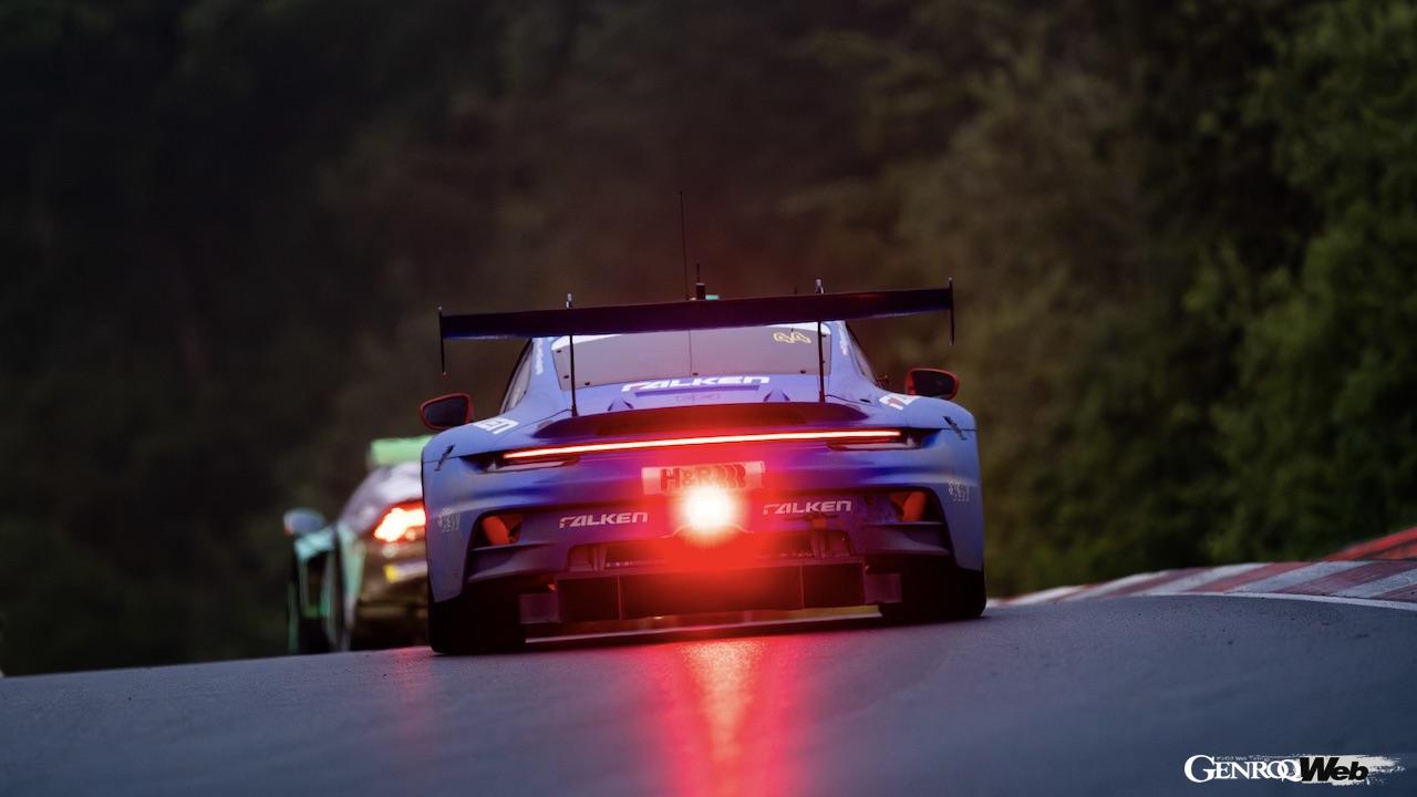 ニュルブルクリンク24時間の決勝は、24時間を走り切ることなく、濃霧によりレース終了を余儀なくされた。